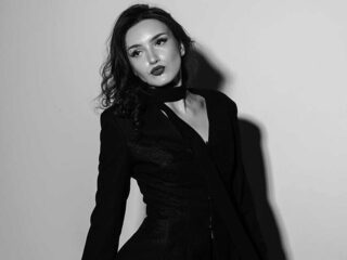 Watch Sofi Belucci live on cam on Flirt4Free