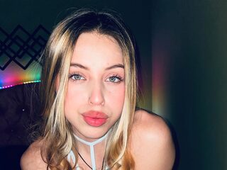 Watch Alaia Wonder live on cam on Flirt4Free