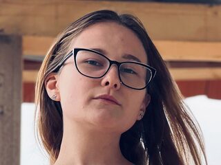 Monica Maker webcam model