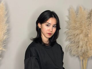 Santina Lippman live cam model at Flirt4Free