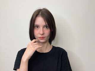 Watch Erline Aldrow live on cam on Flirt4Free