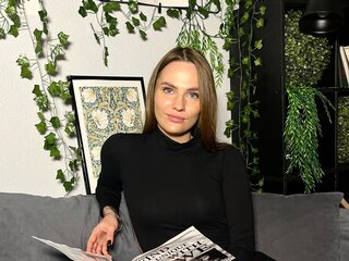 Watch Laine Sulejmanovski live on cam on Flirt4Free