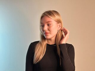 Watch Dora Mitsdarffer live on cam on Flirt4Free