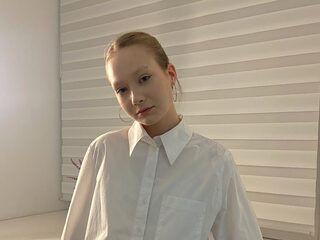 Watch Cheri Weitzman live on cam on Flirt4Free