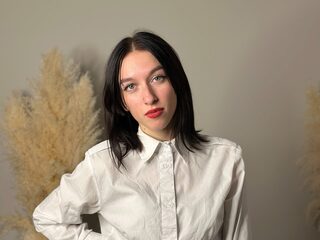 Watch Lourie Daria live on cam on Flirt4Free