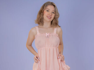 Watch Lucia Copper live on cam on Flirt4Free