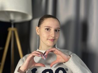 Watch Alverta Schaumberg live on cam on Flirt4Free