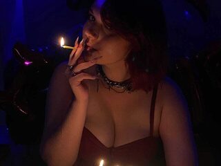 Watch Lisa Pope live on cam on Flirt4Free