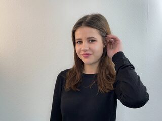 Watch Annamae Gederman live on cam on Flirt4Free