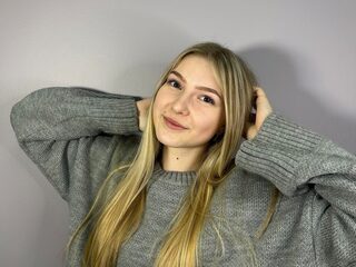 Lorrie Mcalpine live cam model at Flirt4Free