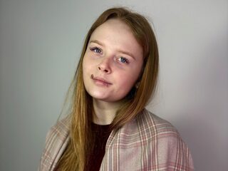 Watch Elisa Ledingham live on cam on Flirt4Free