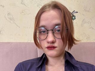 Watch Alisa Svetsi live on cam on Flirt4Free