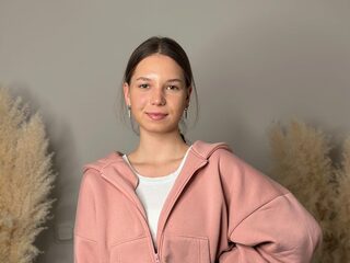 Azucena Ylonen live cam model at Flirt4Free