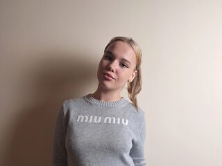 Watch Janene Labounta live on cam on Flirt4Free