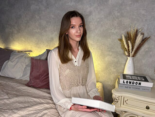 Watch Lily Hartwell live on cam on Flirt4Free