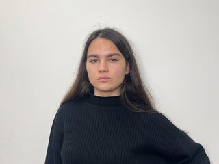 Lynnette Beagan live cam model at Flirt4Free