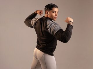 Watch Nicolas Scott live on cam on Flirt4Free