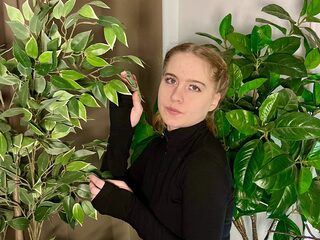 Watch Lauralee Dicaprio live on cam on Flirt4Free