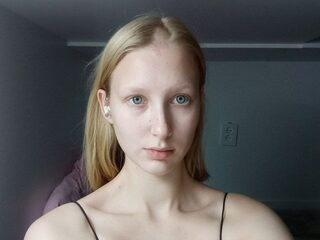 Watch Cheryle Denoyelles live on cam on Flirt4Free