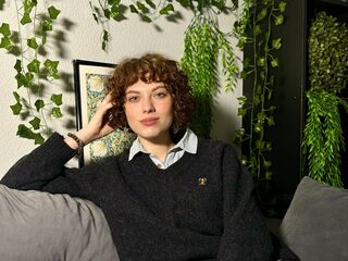 Queen Morga live cam model at Flirt4Free