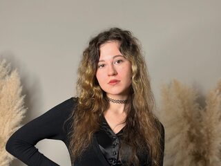 Leesa Dunt live cam model at Flirt4Free