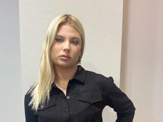 Watch Suzanne Provencher live on cam on Flirt4Free