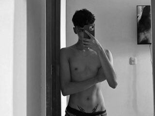 Watch Camilo Navarro live on cam on Flirt4Free