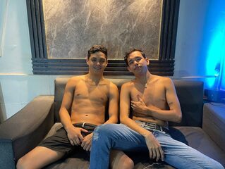 Watch Mathias   Kenny live on cam on Flirt4Free