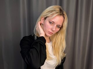 Carmela Beem webcam model