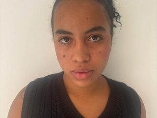 Dafne Vallejo - Flirt4Free cam model profile and statistics