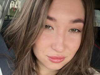 Mia Ahner Live Webcam on Flirt4Free