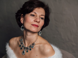 Luna Sensuality - Flirt4Free cam model profile and statistics