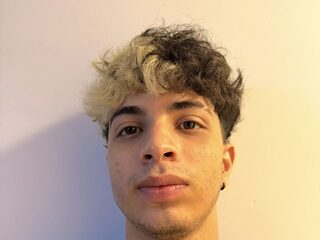 Live Chat with Jheyson Williams on Flirt4Free