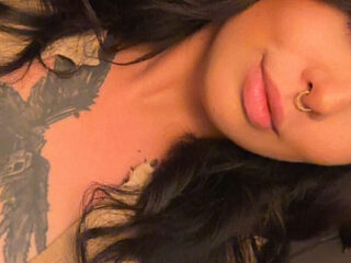 Raven Luxxee Live Chat on Flirt4Free
