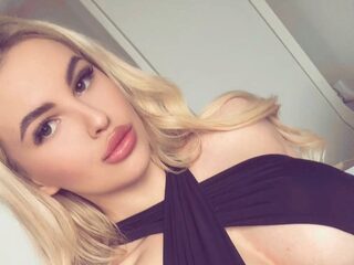Giulia Sweet — LIVE on Chaturbate
