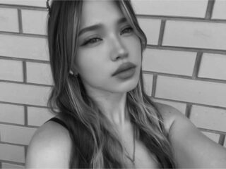 Live Chat with Anna Berrys on Flirt4Free