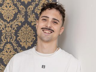 Ricky Heat Live Chat on Flirt4Free