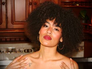 Delilah Bless webcam model