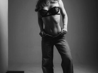 Live Chat with Torie Genung on Flirt4Free
