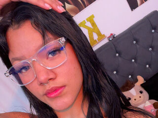 Lizzie James Live Chat on Flirt4Free
