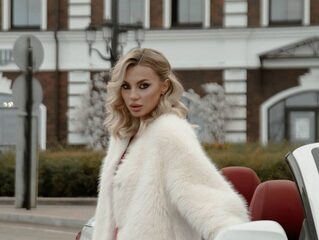 Belinda Fabiszewski Live Chat on Flirt4Free