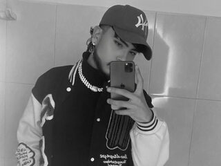 Live Chat with Zayn Bellmont on Flirt4Free