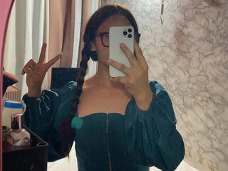 Live Chat with Sweet Carinna on Flirt4Free