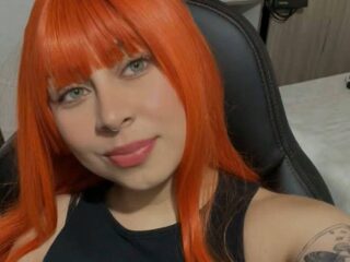 Liz Saintt Live Chat on Flirt4Free
