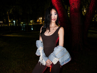 Lunaa Bliss Live Chat on Flirt4Free