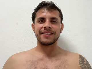 Live Chat with Angelo Suarez on Flirt4Free