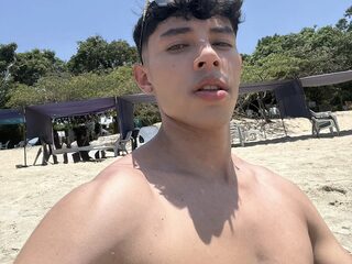 Jero Casas Live Chat on Flirt4Free