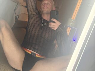 Live Chat with Taylor Fun on Flirt4Free