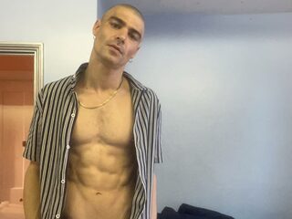 Live Chat with Oliver Edwards on Flirt4Free