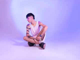 Skinny Boss Live Chat on Flirt4Free